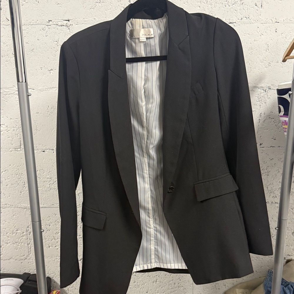 Classic Black Blazer ZOA Size XS Black Lined Inside Lightly Padded Shoulders